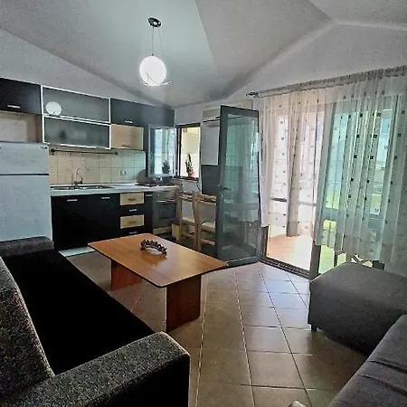 Holiday * Golem (Tirana)
